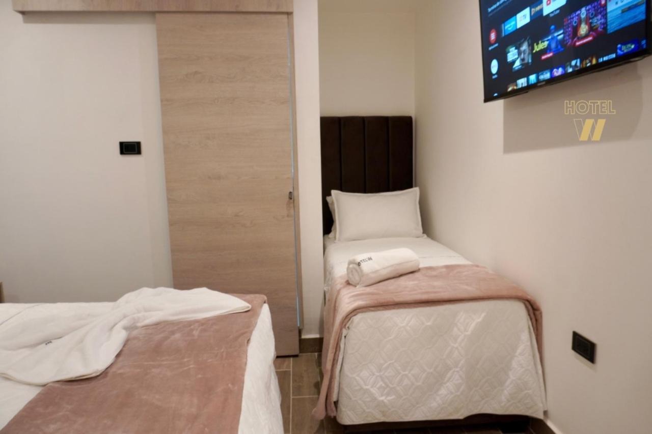 Hotel W *
